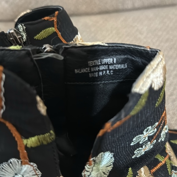 Embroidered Peep Toe Shoes - Picture 7 of 7